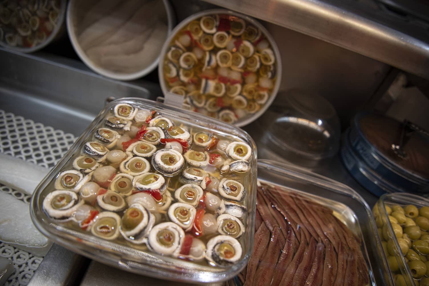 Banderilles de seitó anxoves olives farcides